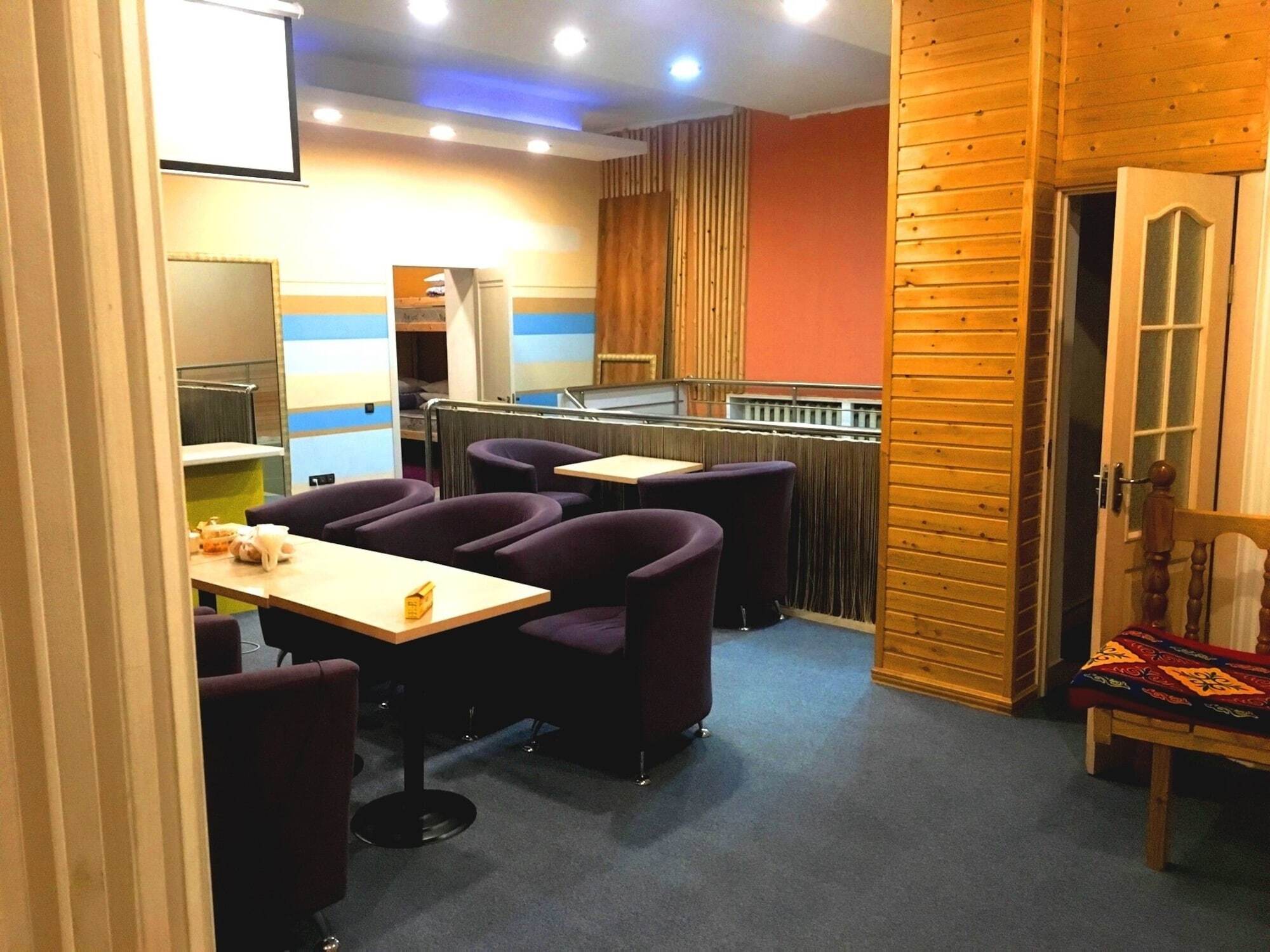 Apelsin Hostel Almaty Bagian luar foto